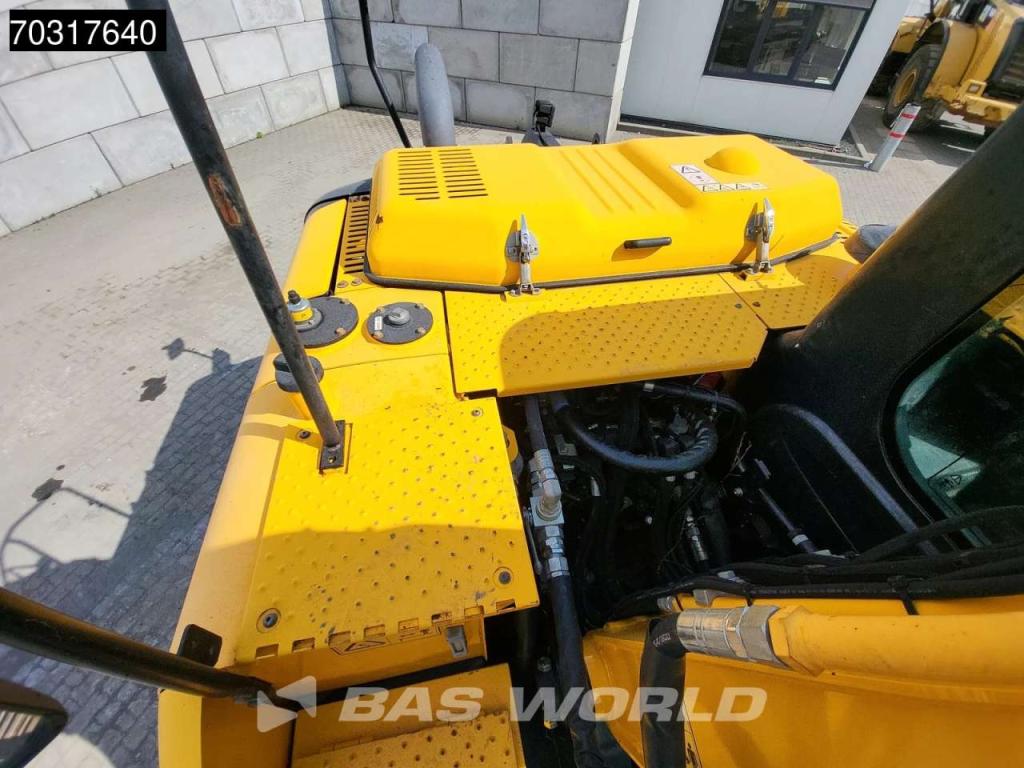 JCB JS131 LC Photo 16