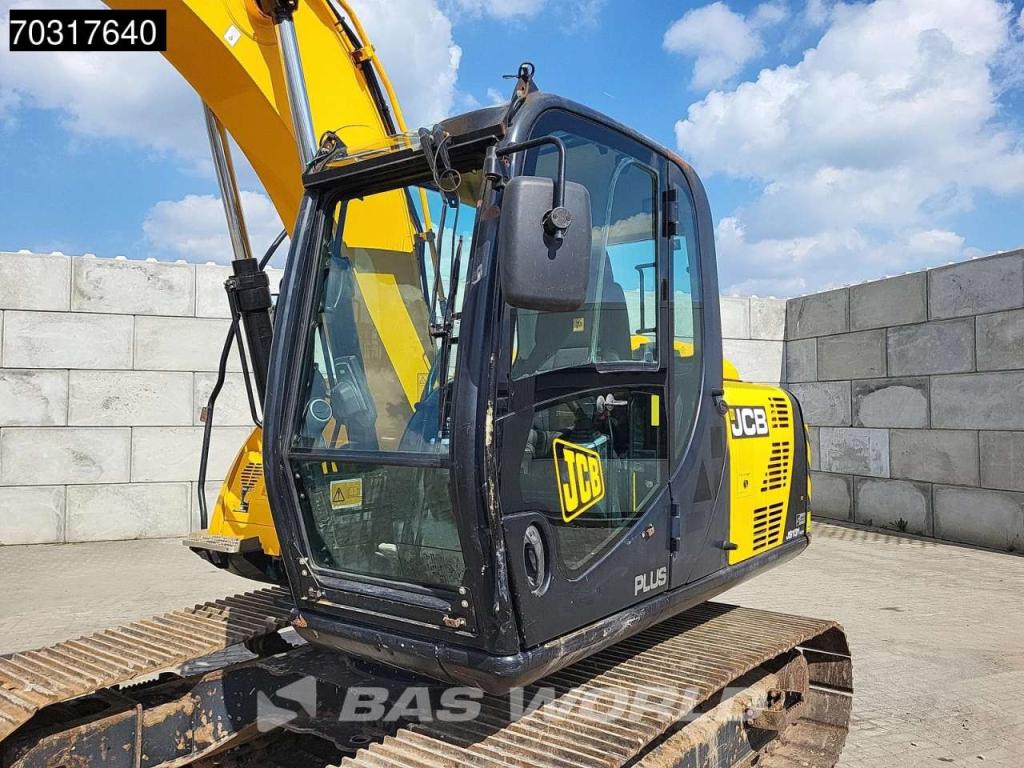JCB JS131 LC Photo 23