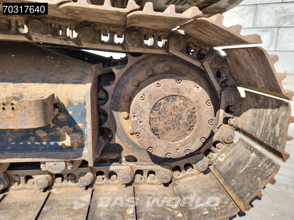 JCB JS131 LC Photo 28