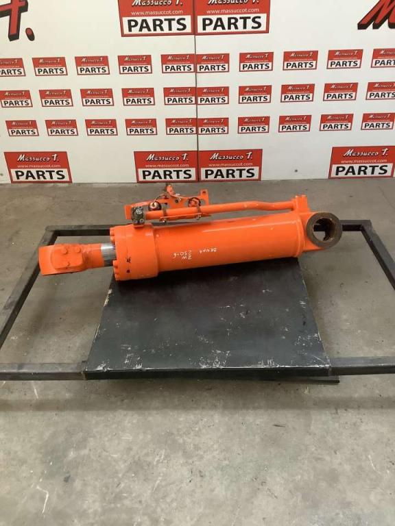 Bucket return cylinder for Hitachi ZW250-6 Photo 3