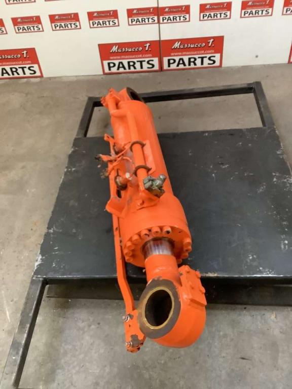 Bucket return cylinder for Hitachi ZW250-6 Photo 4