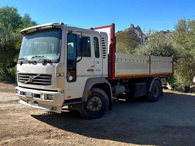 Volvo FL250 sold by Omeco Spa