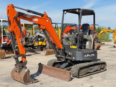 Doosan DX27z sold by Gruppo Movimento Terra Srl