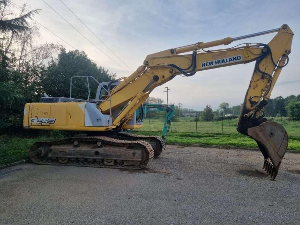 New Holland Kobelco E235 Photo 11