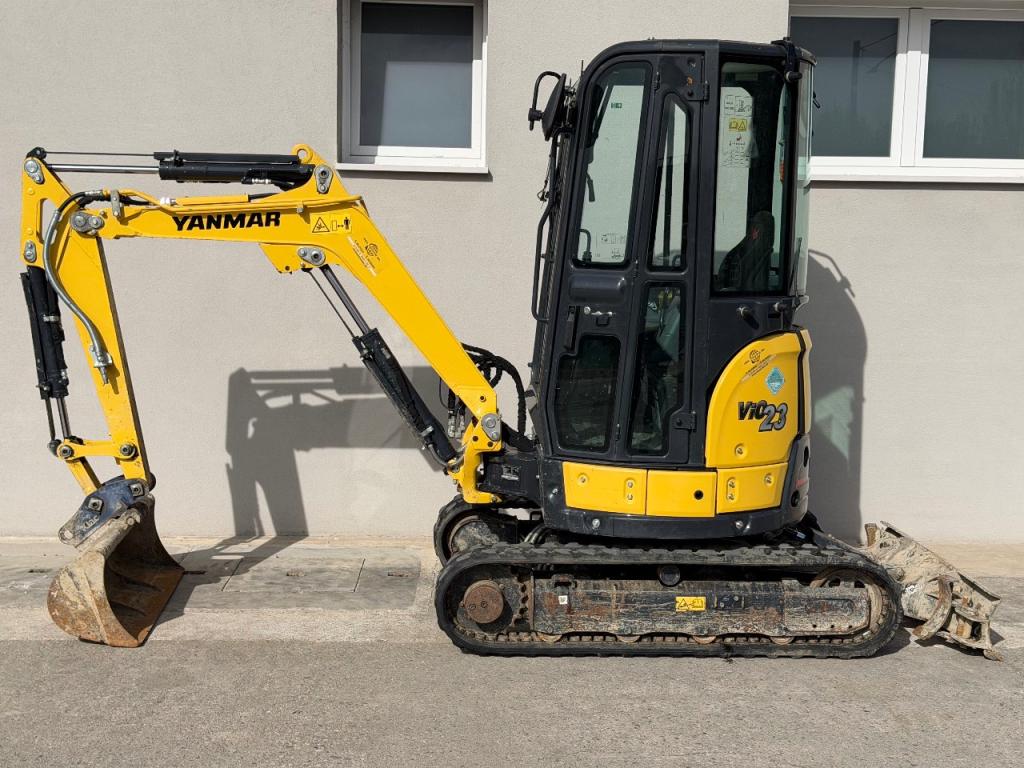 Yanmar Vio23 Photo 4