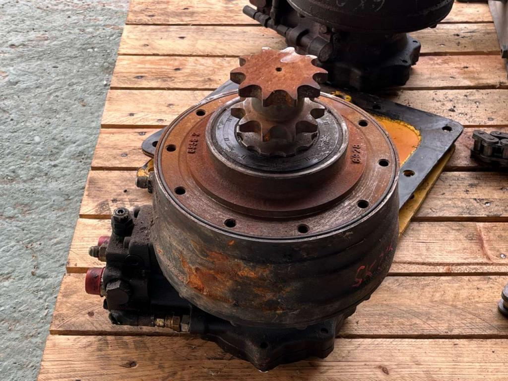 Komatsu SK714 Photo 2