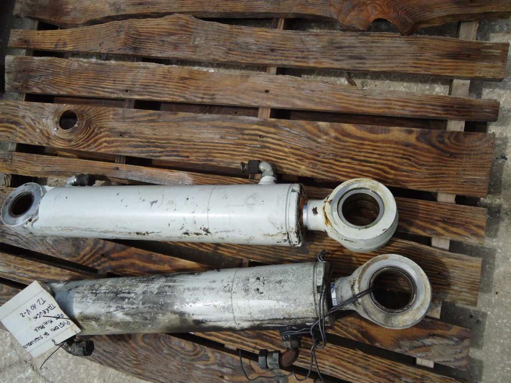 Lifting piston for Takeuchi TL10V-2 Photo 3