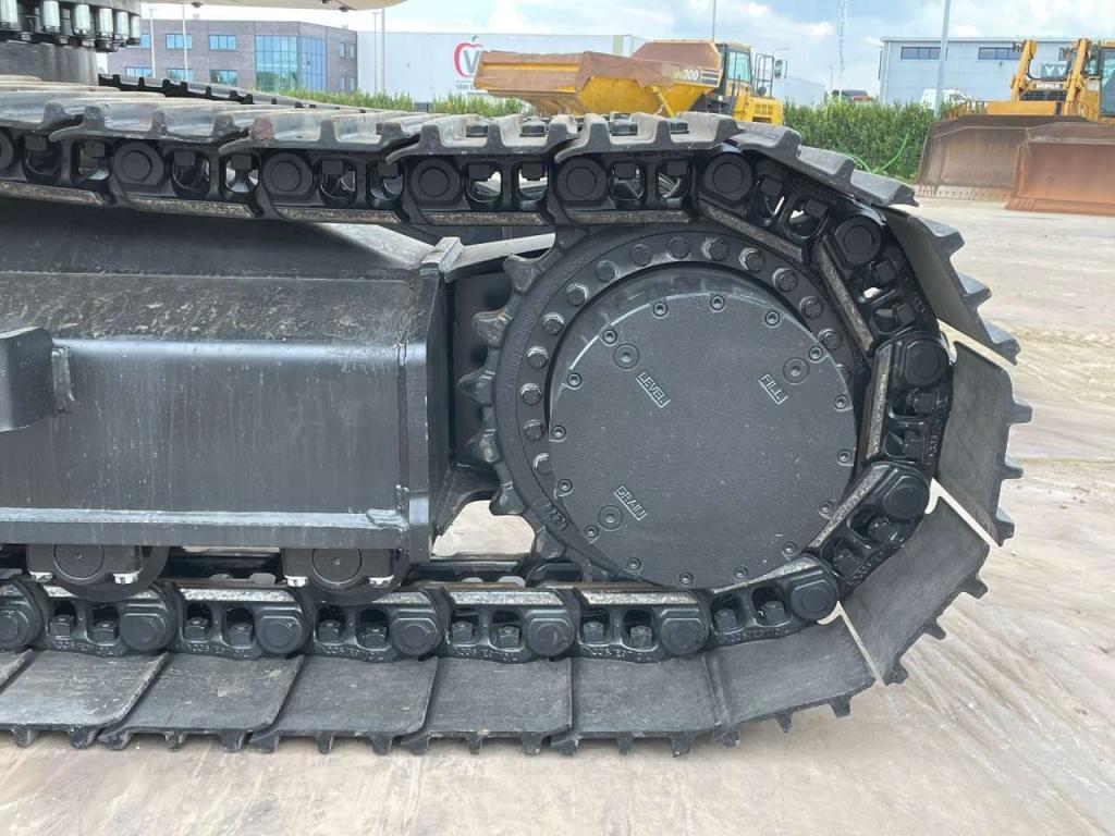 JCB 245 HD LR Photo 14