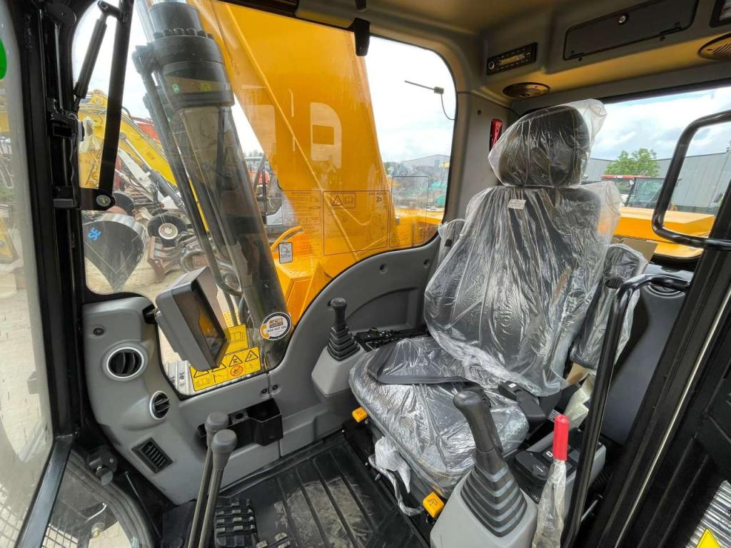 JCB 245 HD LR Photo 18