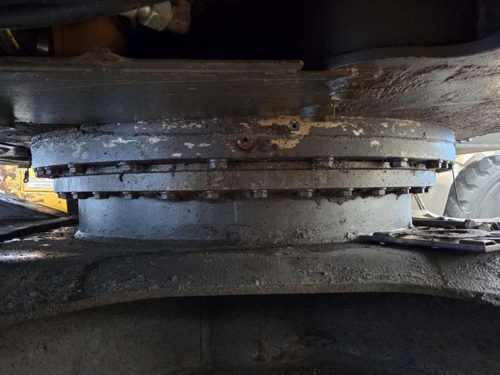 Volvo slewing ring 14566018 for Volvo ECR235CL, ECR235DL, EW180C... Photo 1