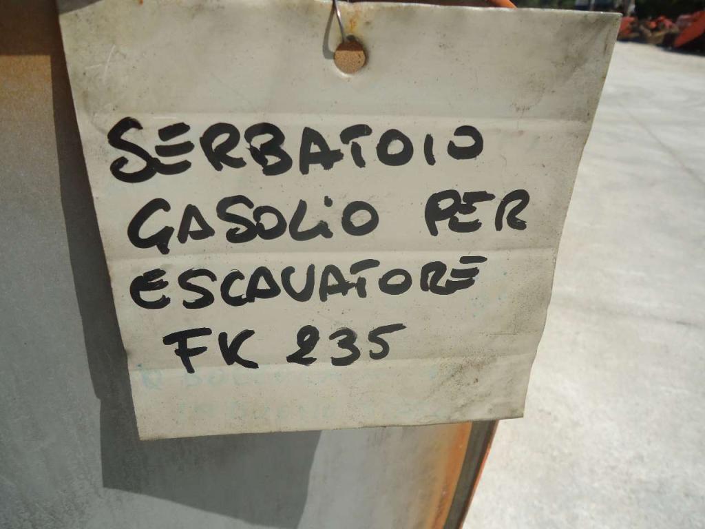 Diesel tank for Fiat Kobelco 235 Photo 4