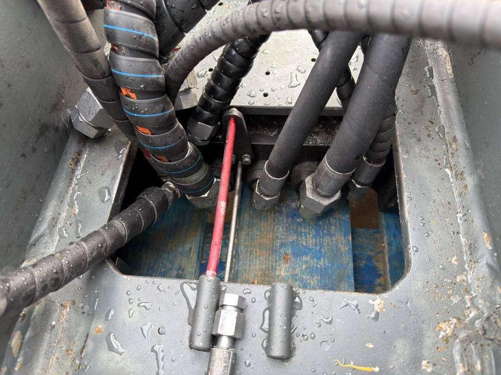 OilQuick OQ65 - M314F / M316F / M318F Photo 17