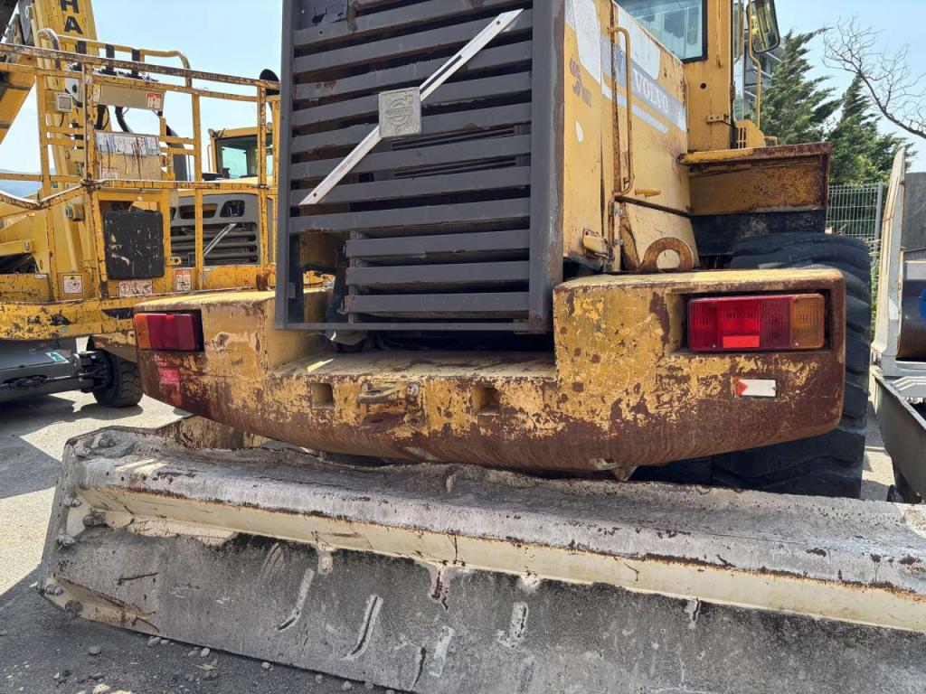 Volvo Counterweight for Volvo L120C Photo 1