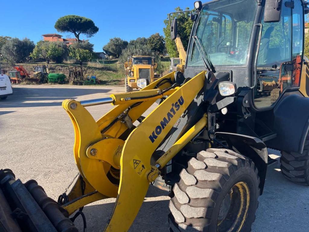 Komatsu WA100M-7 Photo 6