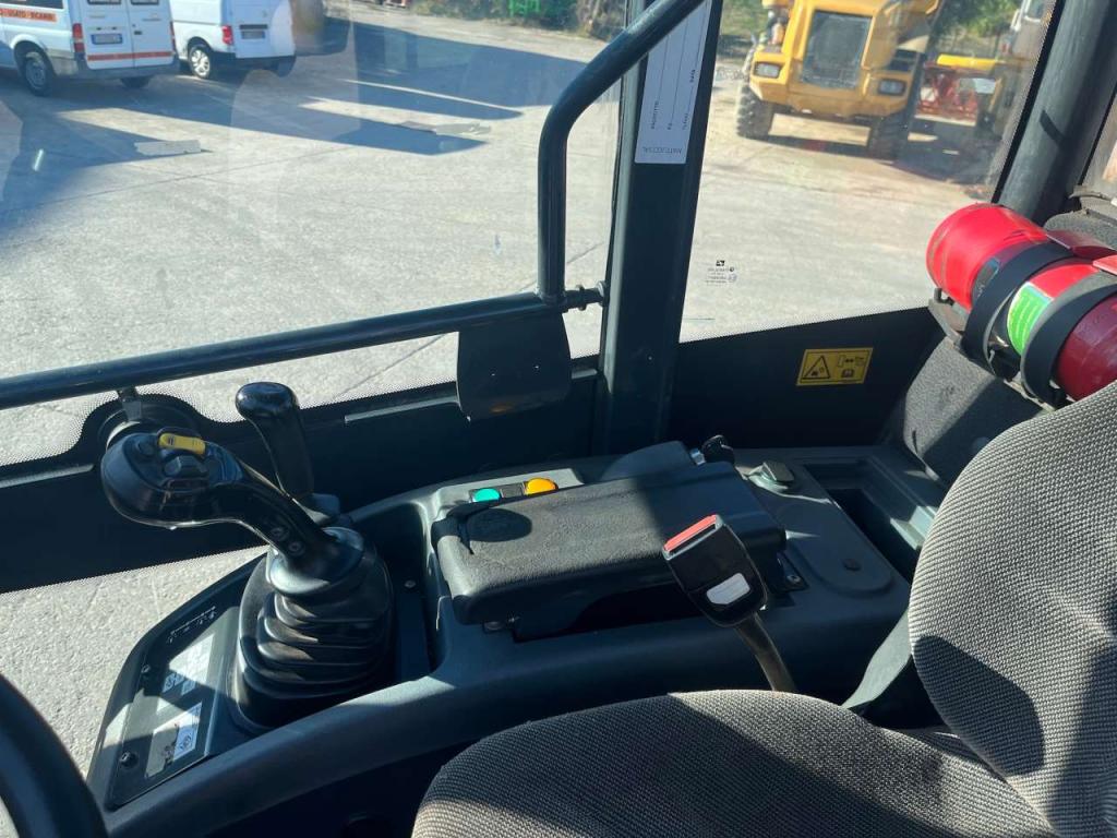 Komatsu WA100M-7 Photo 8