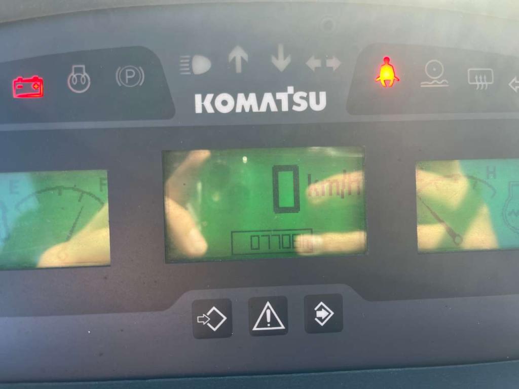 Komatsu WA100M-7 Photo 9
