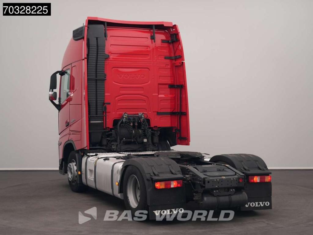 Volvo FH 460 4X2 XL 2x Tanks Navi ACC Photo 2