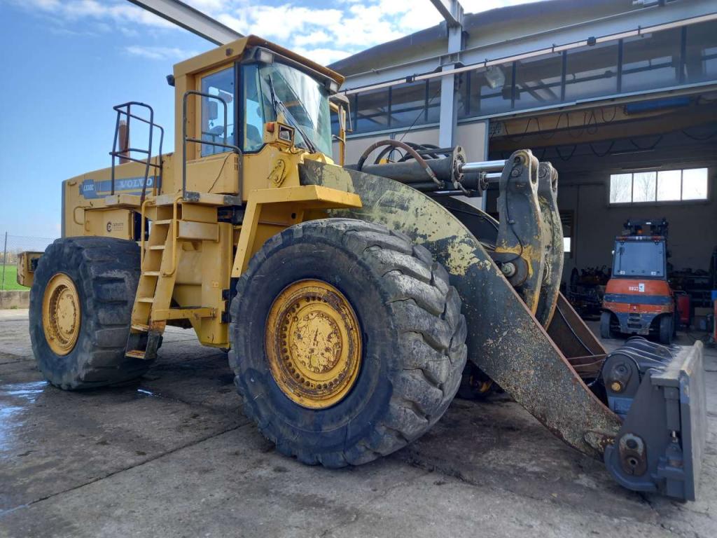 Volvo L330C Photo 6