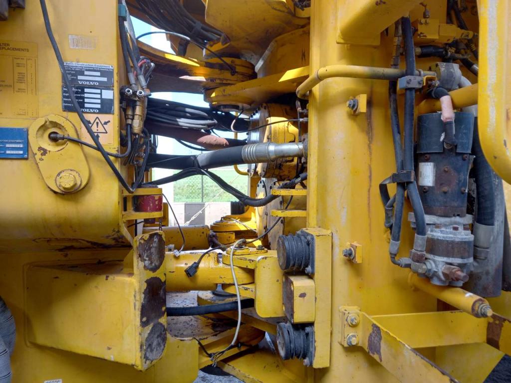 Volvo L330C Photo 9