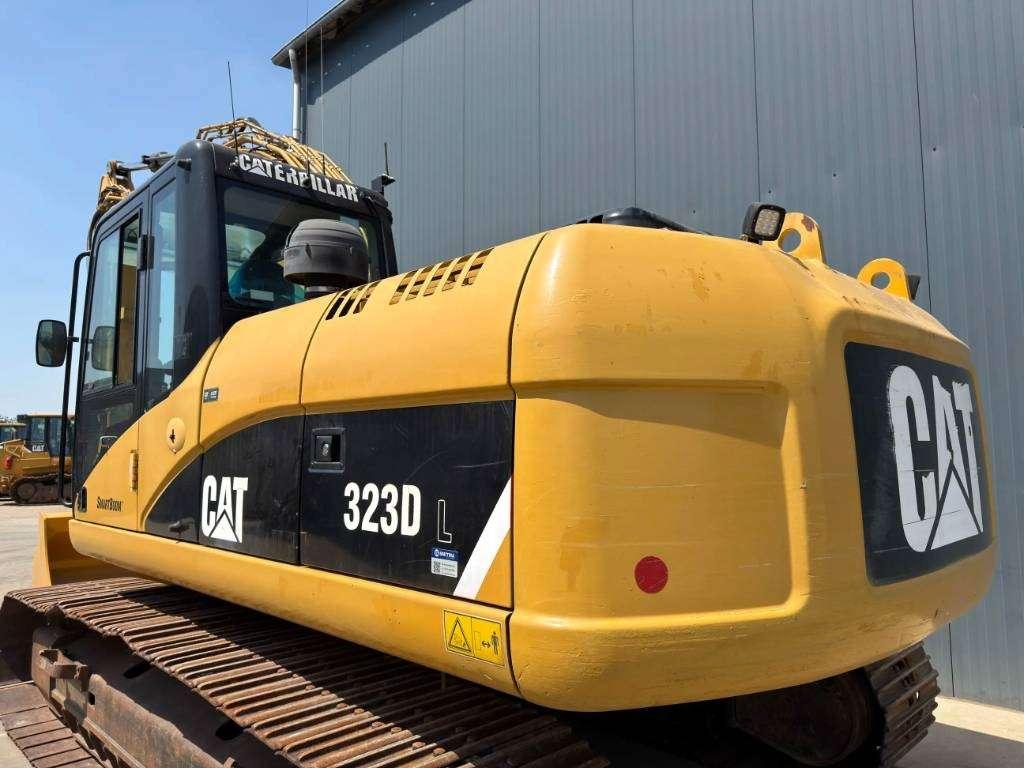 Caterpillar 323D L Photo 10