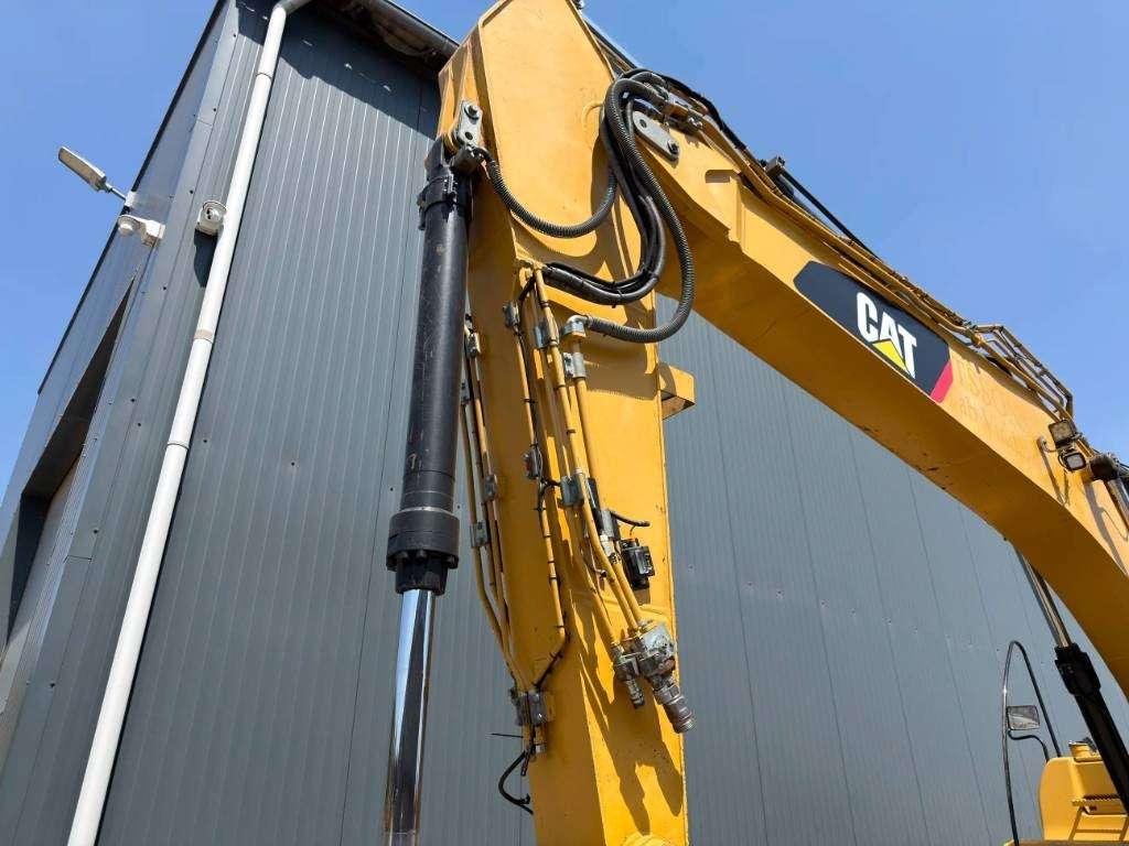 Caterpillar 323D L Photo 16