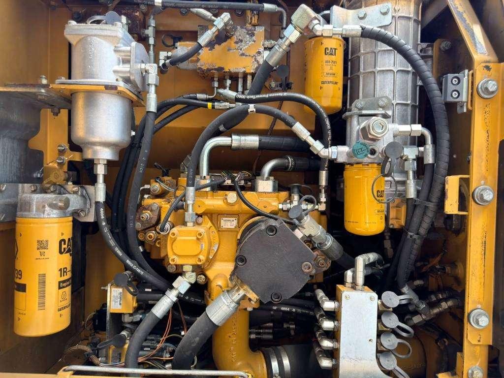 Caterpillar 323D L Photo 26
