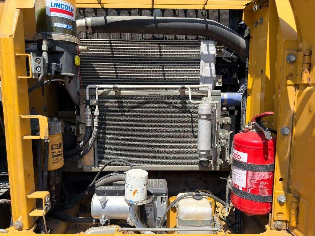 Caterpillar 323D L Photo 28