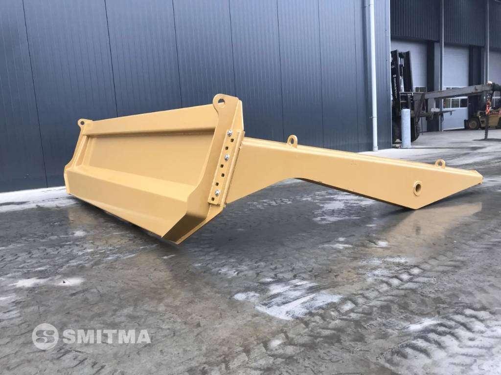 Rear hatch for Caterpillar 745 Photo 6