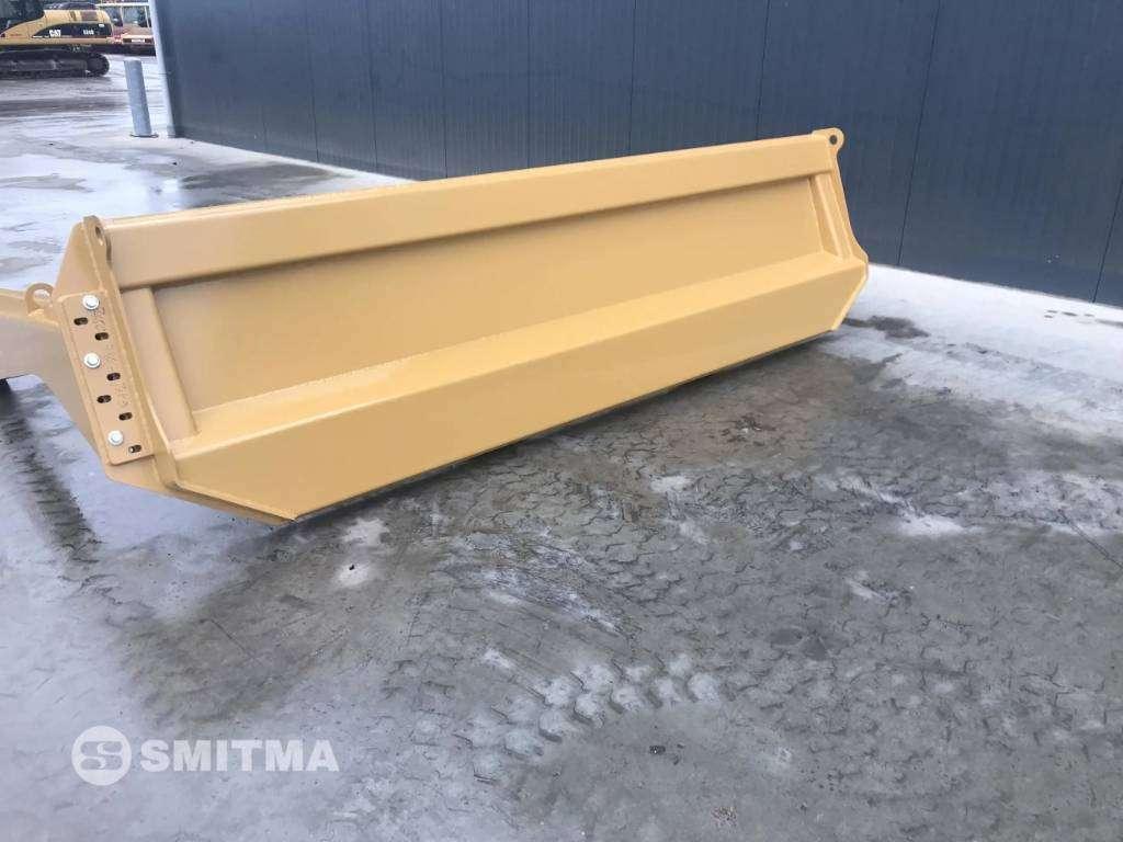 Rear hatch for Caterpillar 745 Photo 7