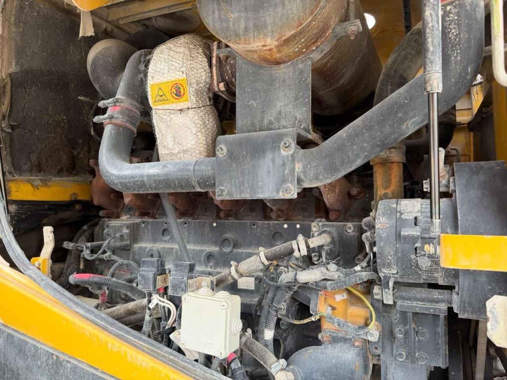 Komatsu WA470-5 Photo 12