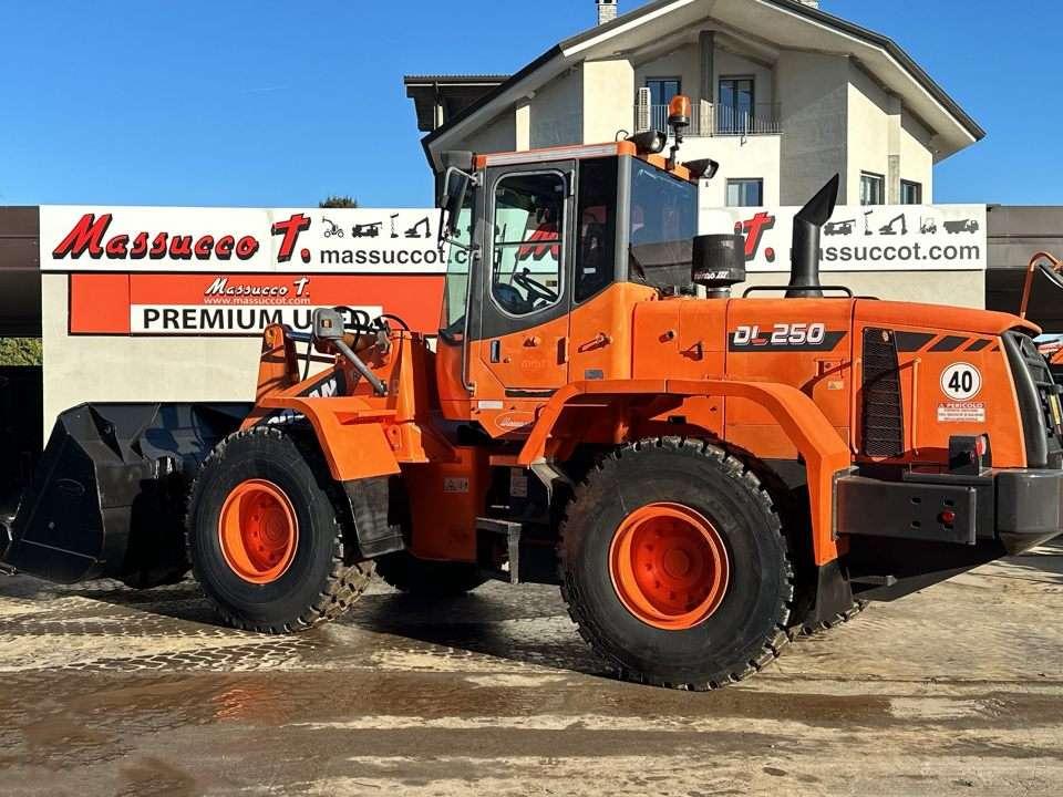 Doosan DL250 Photo 2