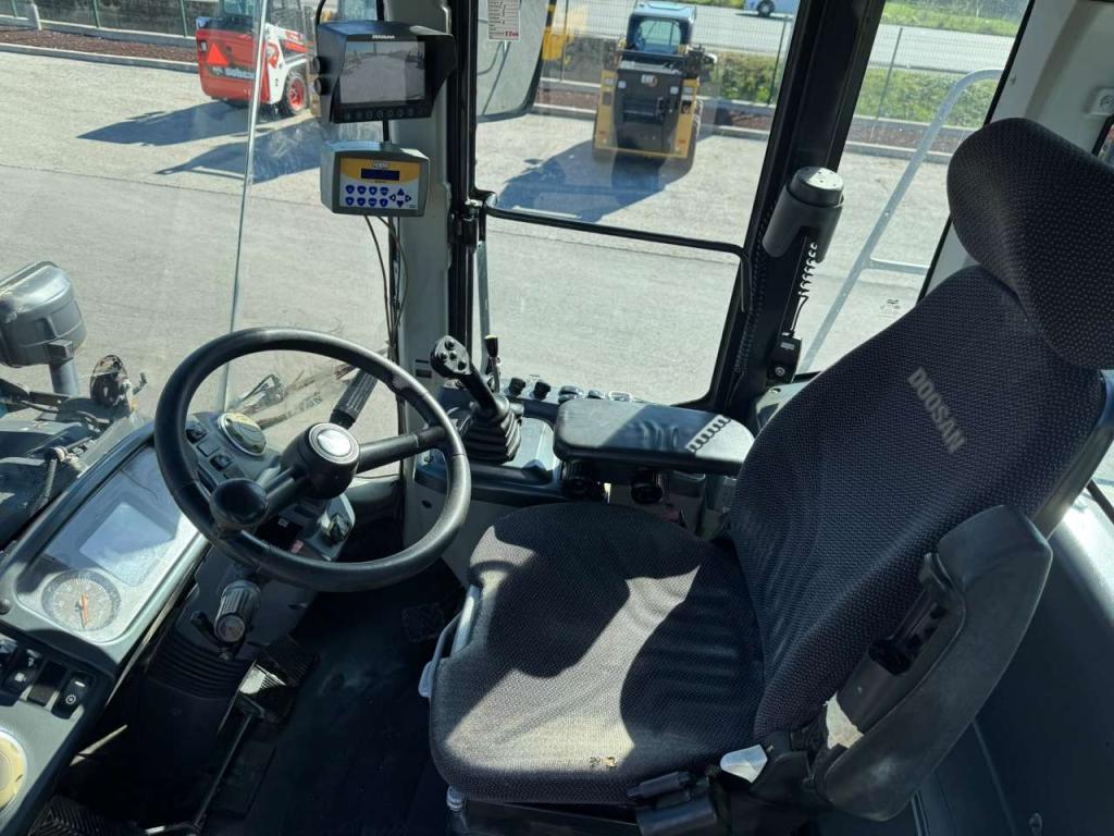 Doosan DL 300-3 Photo 7