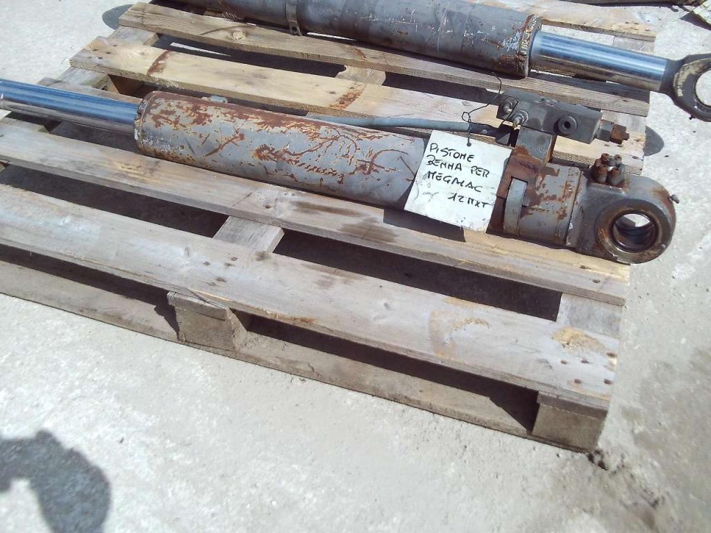 Bucket rotation piston for Mecalac 12MXT Photo 2
