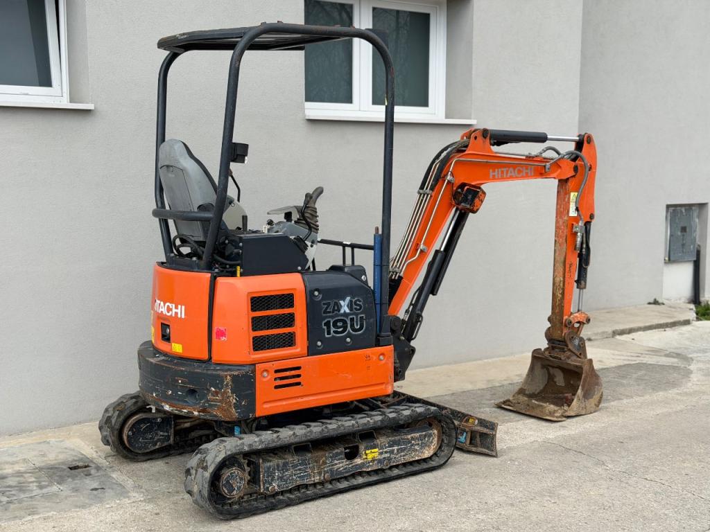 Hitachi ZAXIS 19U Photo 3
