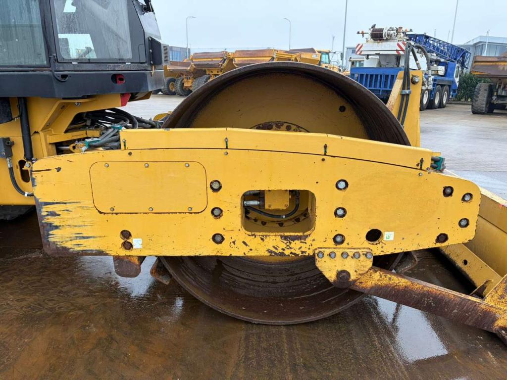 Caterpillar CS563E Photo 12
