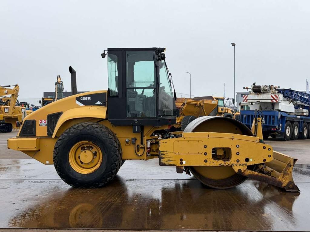 Caterpillar CS563E Photo 6