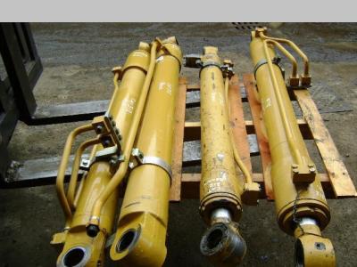 Lifting piston for Caterpillar 312 sold by PRV Ricambi Srl