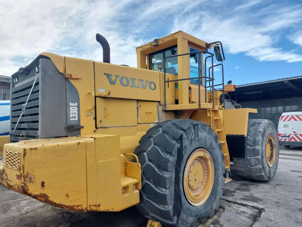 Volvo L330E Photo 3