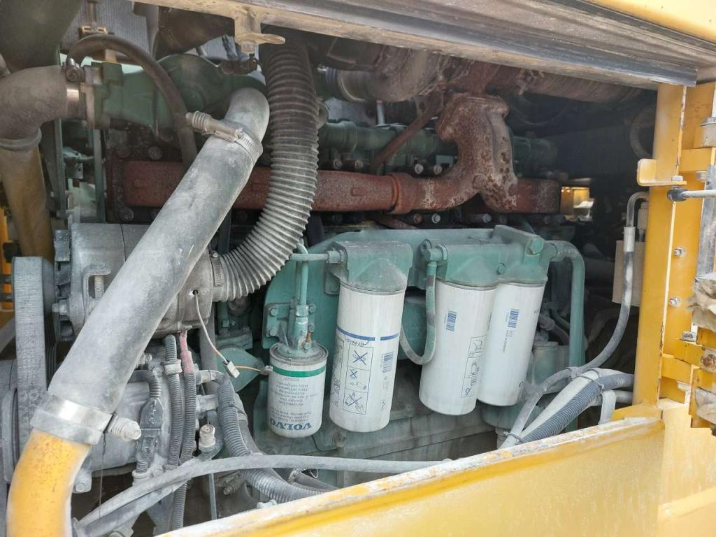 Volvo L330E Photo 7