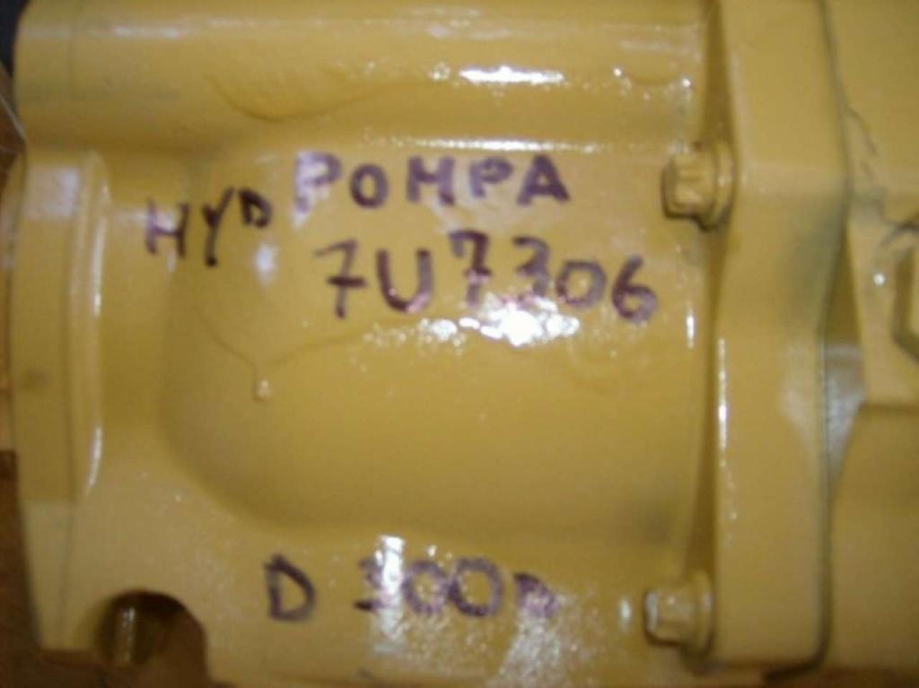 Hydraulic pump for Caterpillar D300D Photo 1