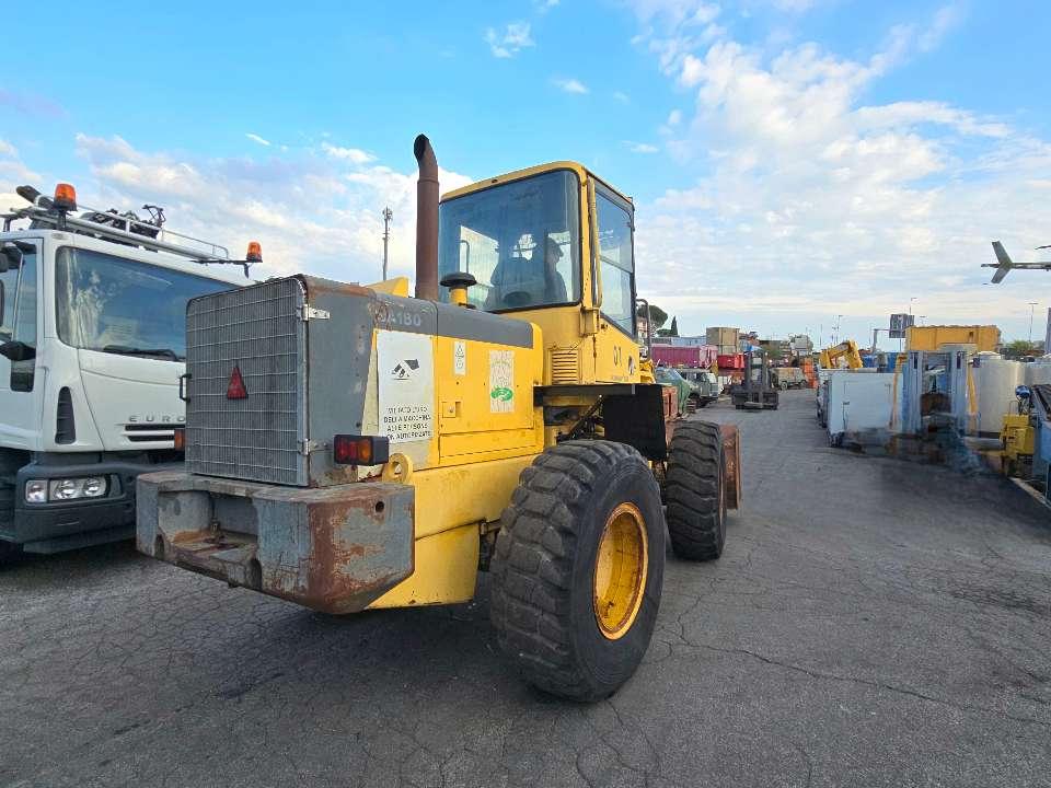 Komatsu WA 180-3 Photo 6
