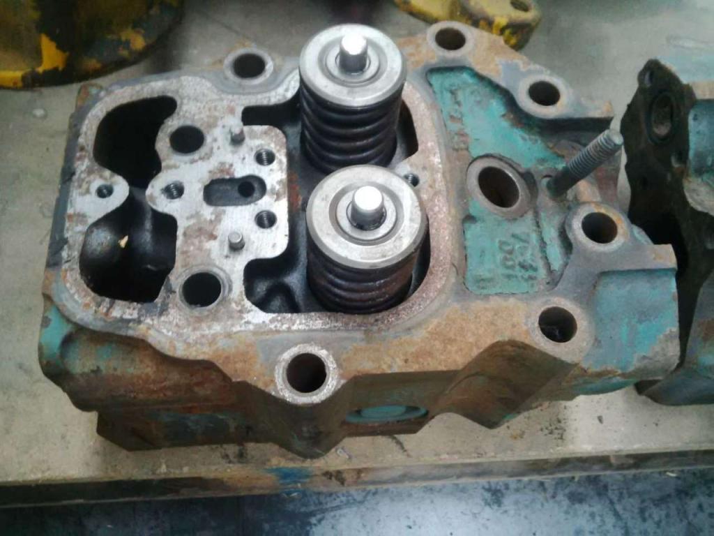Cylinder head for Volvo TD122KFE Photo 1