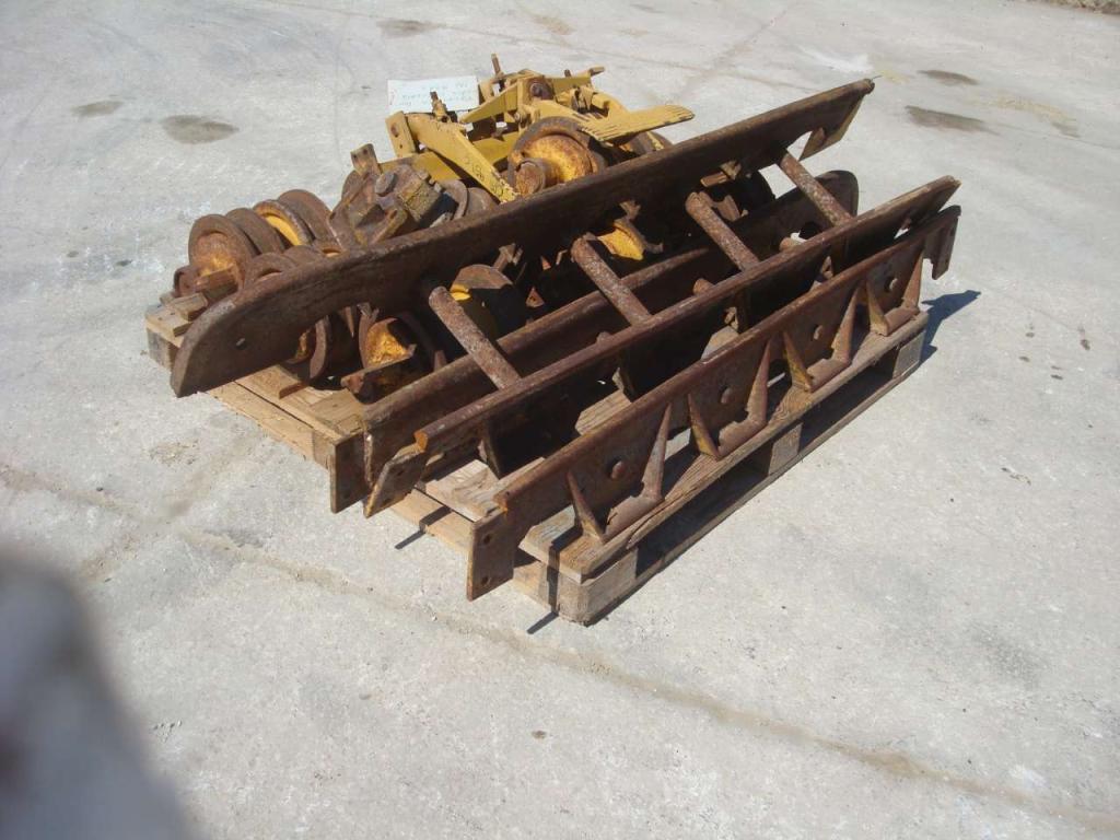Track roller guard for Caterpillar 951C Photo 2