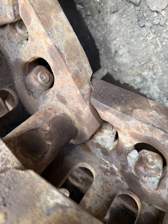 Iron tracks for JCB 235 hd Photo 3