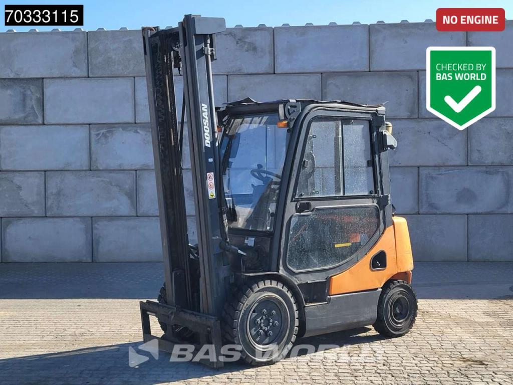 Doosan D25S -5 MISSING Engine & Seat Photo 1