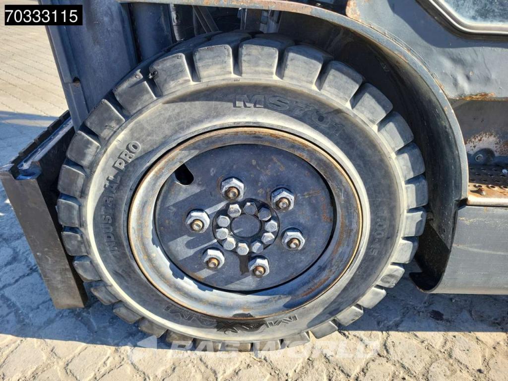 Doosan D25S -5 MISSING Engine & Seat Photo 12