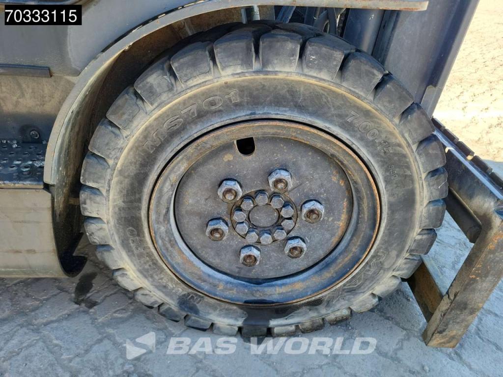 Doosan D25S -5 MISSING Engine & Seat Photo 16