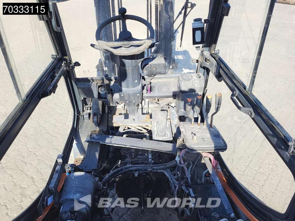 Doosan D25S -5 MISSING Engine & Seat Photo 17