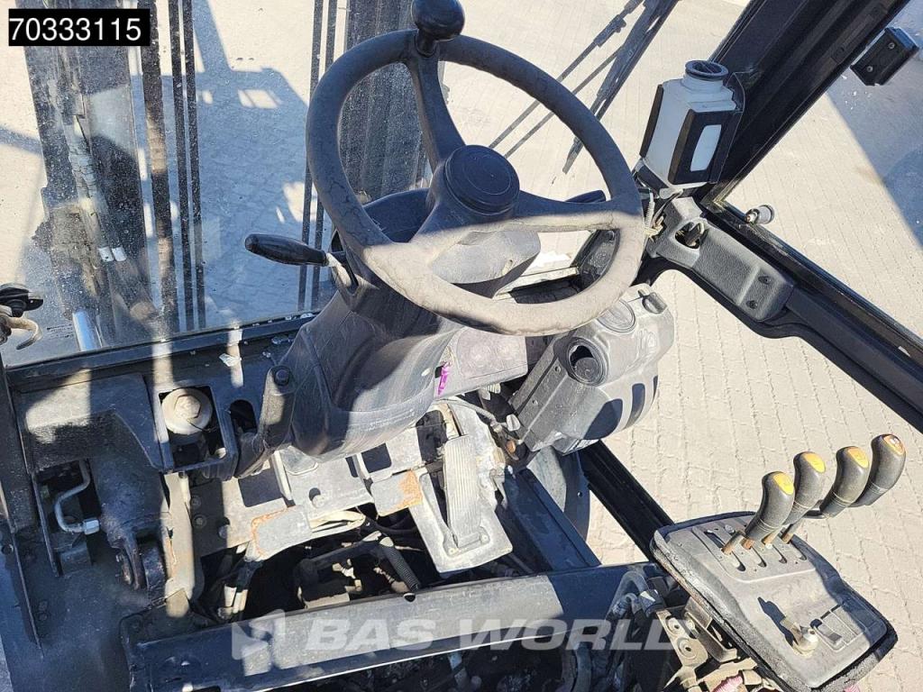 Doosan D25S -5 MISSING Engine & Seat Photo 18