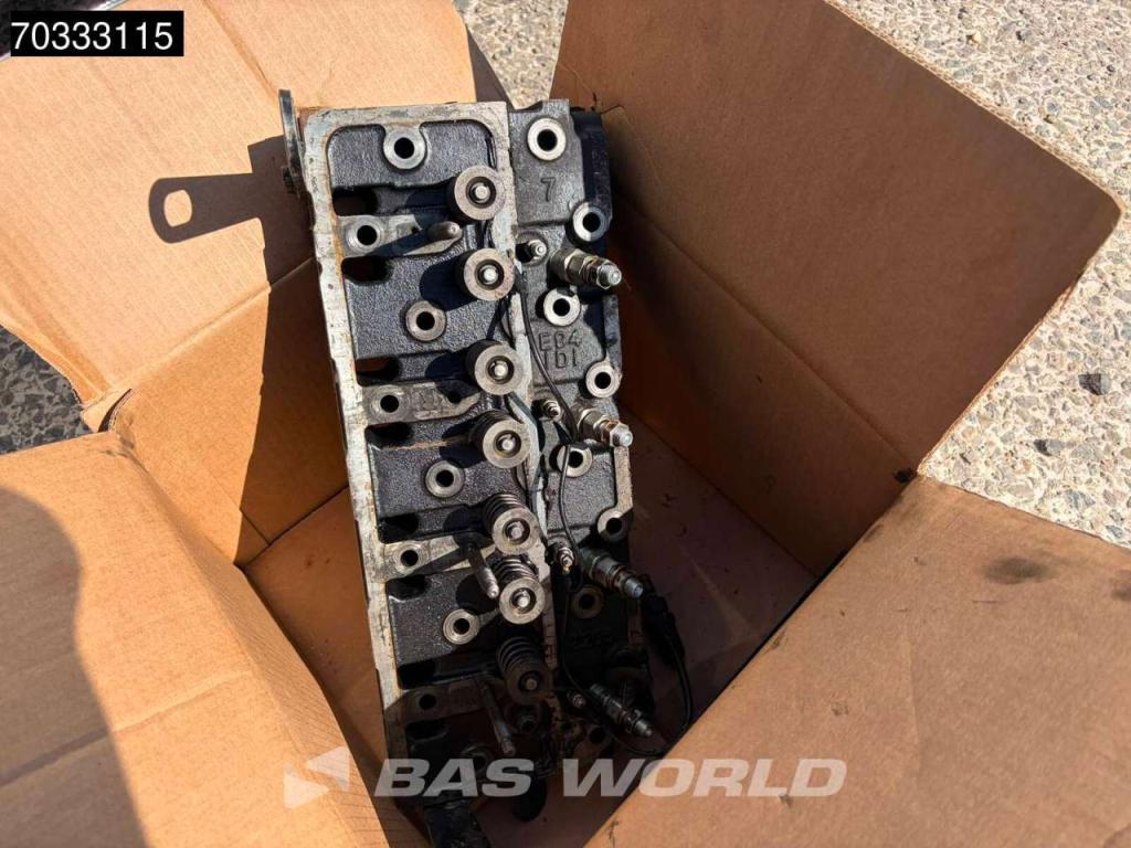 Doosan D25S -5 MISSING Engine & Seat Photo 23